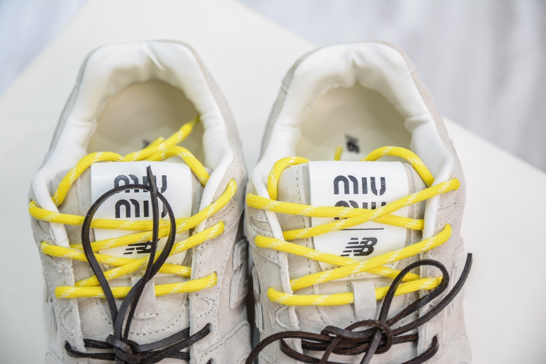 260 缪缪MiuMiu x NB新百伦New Balance 530 SL系列低帮经典复古休闲运动慢跑鞋