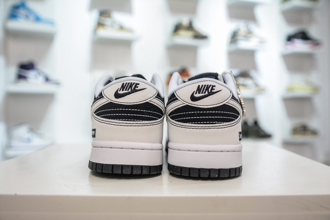 280 Nike SB Dunk Low x Supreme 黑白双钩 FC1688-144