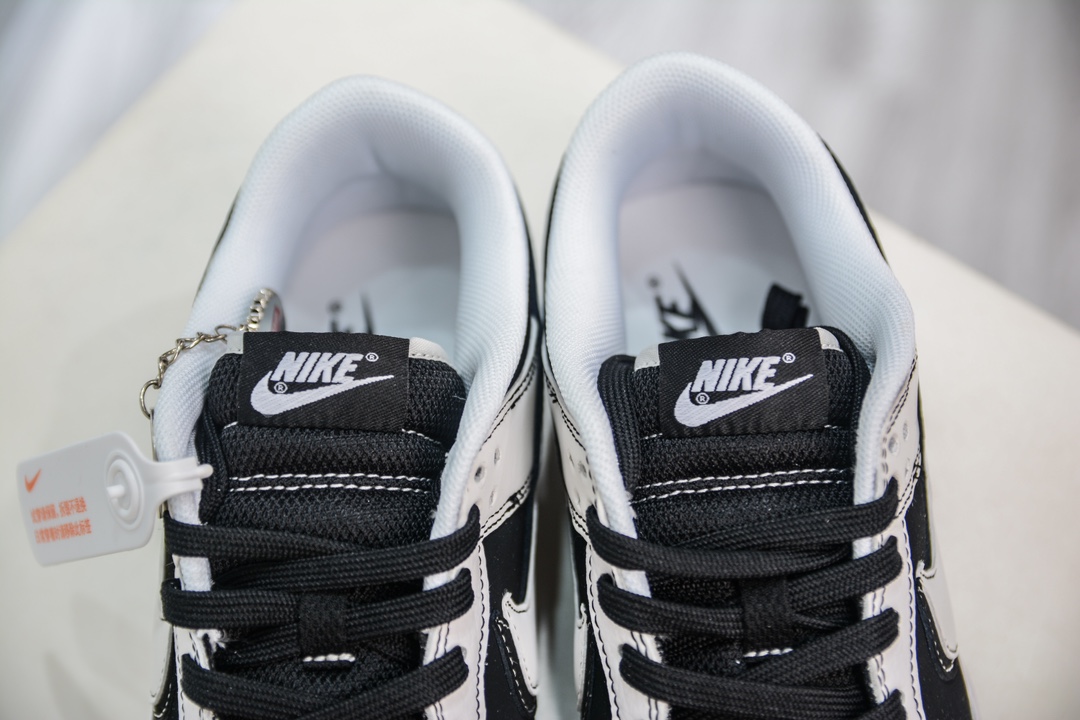 280 Nike SB Dunk Low x Supreme 黑白双钩 FC1688-144