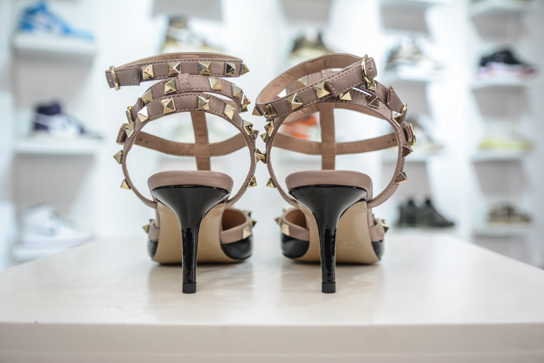 400 意大利高奢时装品牌·华伦天奴/Valentino Garavani Rockstud Pumps For Women Shoes 系列 WS0375VNWP45 VALENTINO GARAVANI ROCKSTUD 漆皮系带铆钉高跟鞋