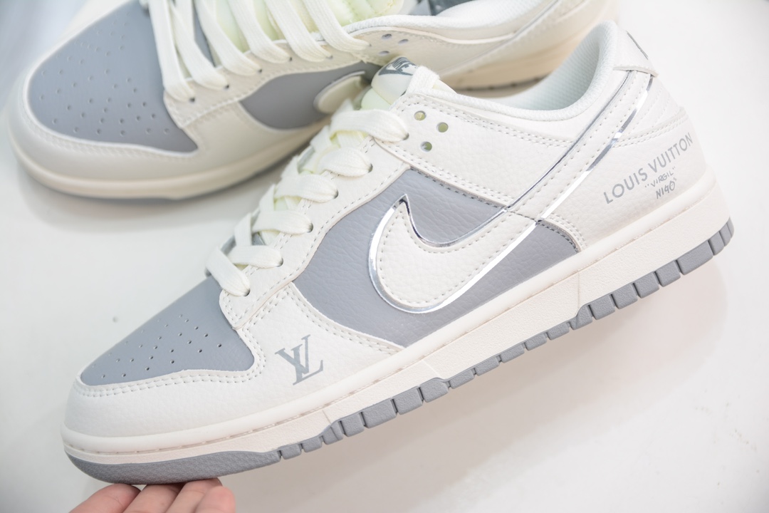 LV x Nike Dunk Low 此款鞋采用近几年比较流行的版型设计  BB8766-210