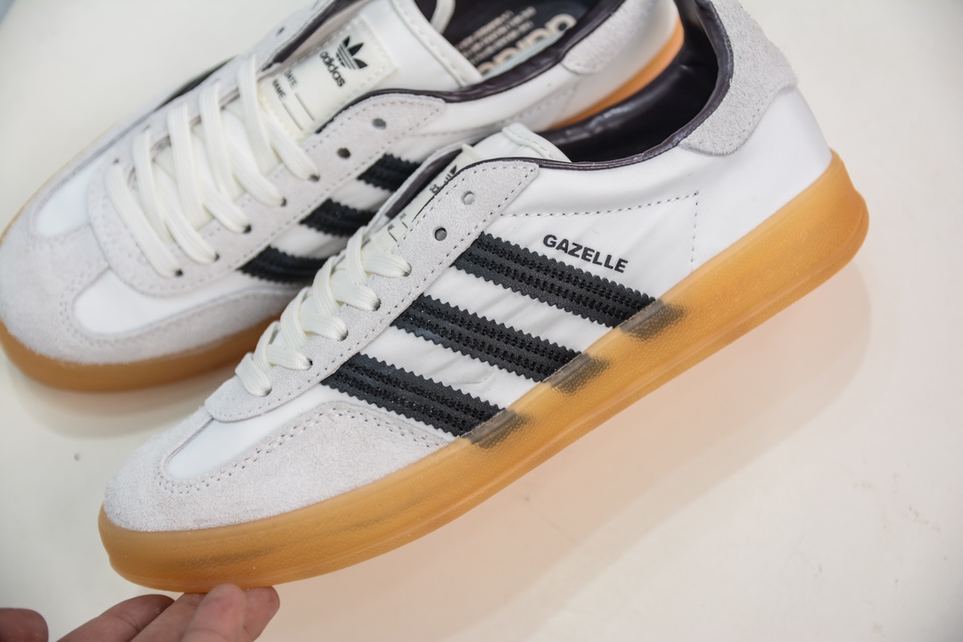 AD Gazelle Indoor Trainers 羚羊内训系列低帮复古百搭休闲运动德训风板鞋  IH9985