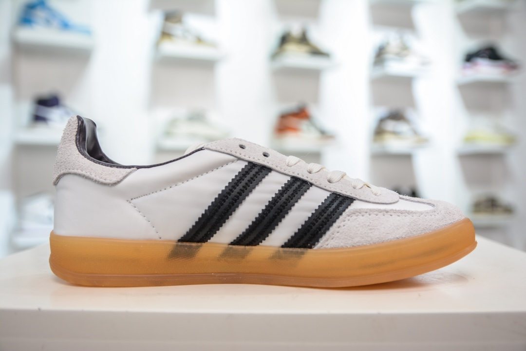 AD Gazelle Indoor Trainers 羚羊内训系列低帮复古百搭休闲运动德训风板鞋  IH9985