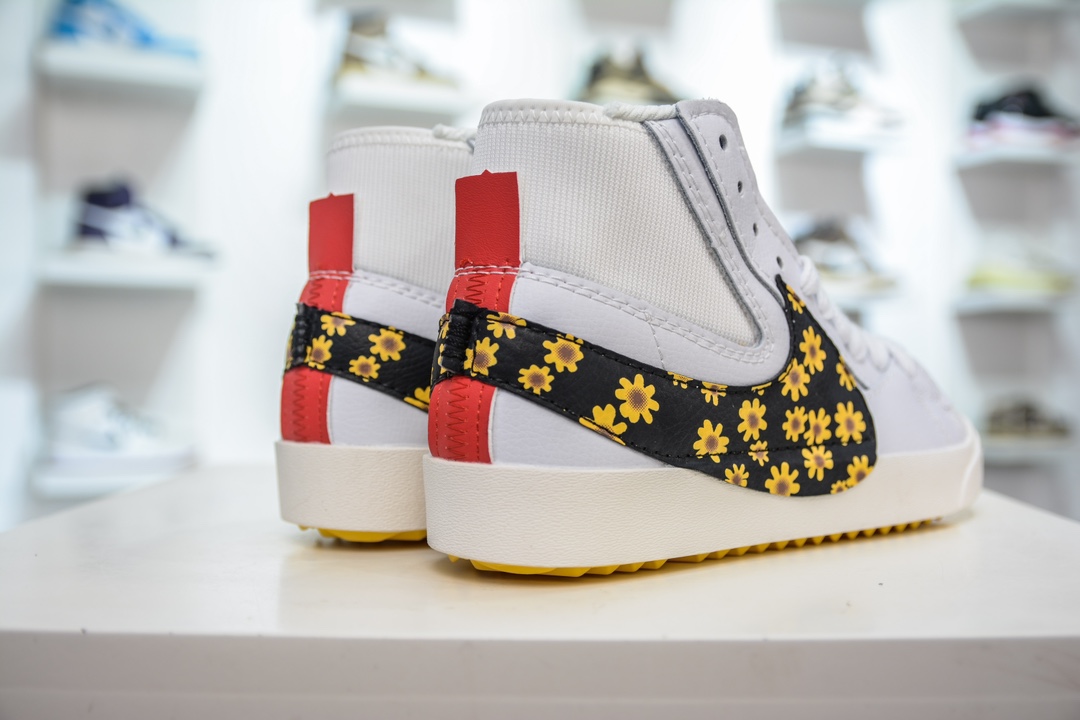 Nike Blazer 77 Jumbo 百搭单品 此款 Blazer Mid ‘77 Jumbo是Nike 匠心推出的复古篮球鞋  DQ7639-100