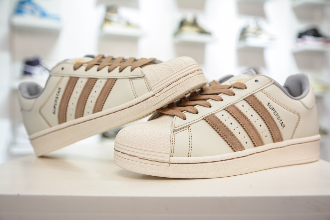 三叶草Adidas Originals Superstar”Beige Tan”经典贝壳头系列低帮板鞋“皮革米白棕桌球” IF1779