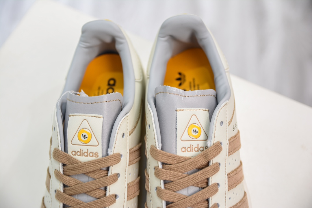 三叶草Adidas Originals Superstar”Beige Tan”经典贝壳头系列低帮板鞋“皮革米白棕桌球” IF1779