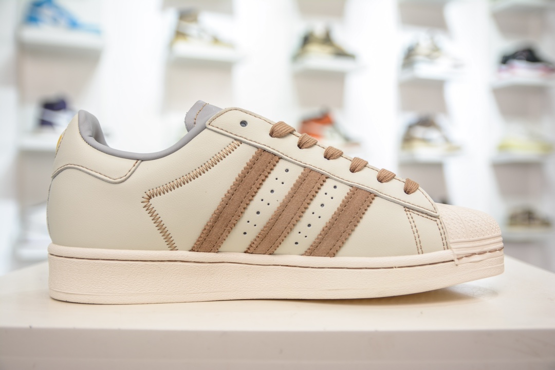 三叶草Adidas Originals Superstar”Beige Tan”经典贝壳头系列低帮板鞋“皮革米白棕桌球” IF1779