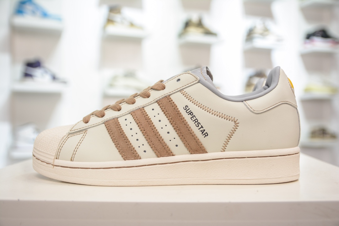 三叶草Adidas Originals Superstar”Beige Tan”经典贝壳头系列低帮板鞋“皮革米白棕桌球” IF1779