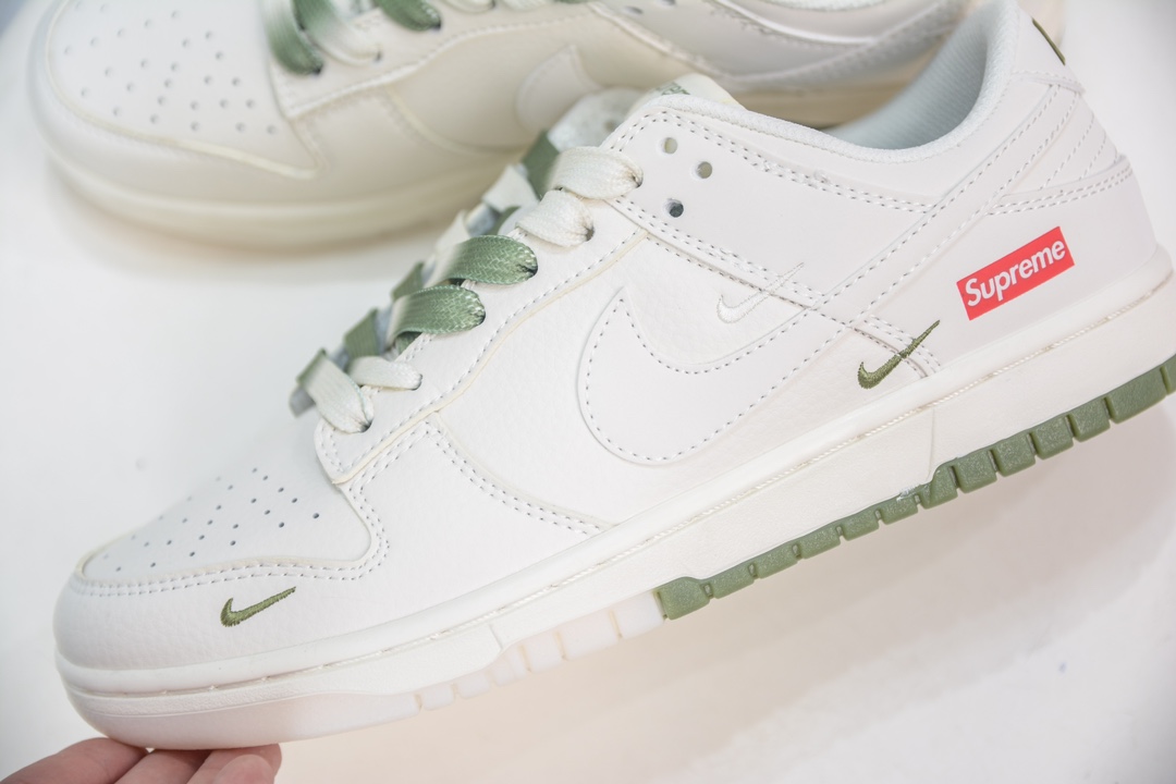 Supreme x Nike Dunk Low 白绿三小钩 BB8675-109