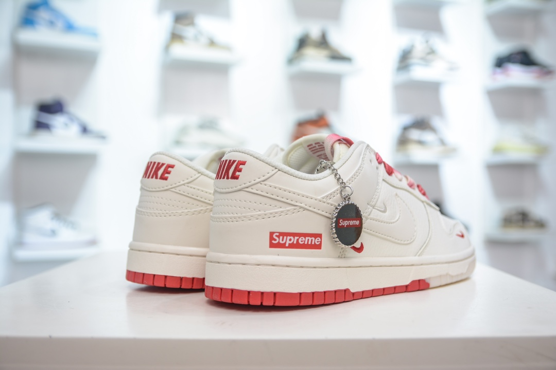 NIKE SB Dunk Low X Supreme 联名 白红三钩 BB8675-107