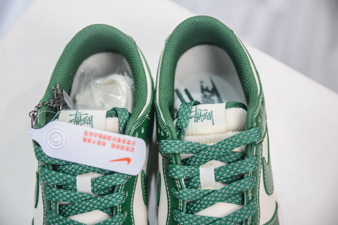 Stuy x Nike Dunk Low 祖母绿 BB9898-005