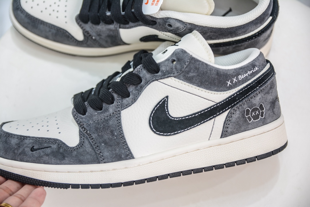 Air Jordan AJ1 Low x Bearbrick 暴力熊米白深空灰 SJ9950-016