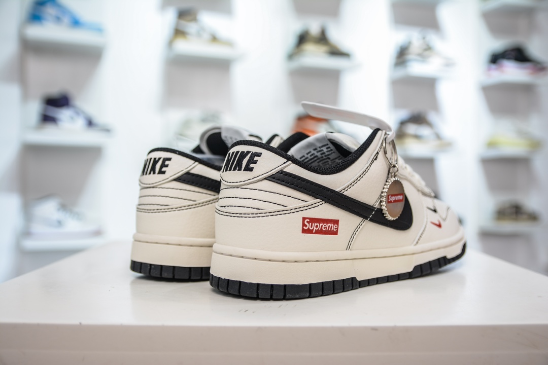 NIKE SB Dunk Low x Supreme 白黑双小钩    XX2025-316