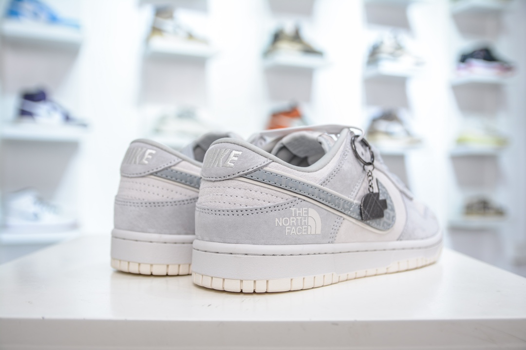 Nike SB Dunk Low x CDG x The North Face 翻毛灰小钩 DQ1098-399