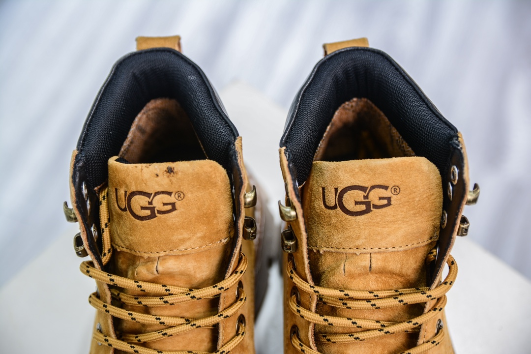 UGG Tasman Weather Hybrid 塔斯曼混合系列中帮轻量休闲马丁靴