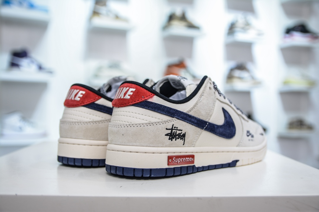 NK SB Dunk Low x Supreme x 斯图西三方联名-米白藏蓝勾  SJ2068-301