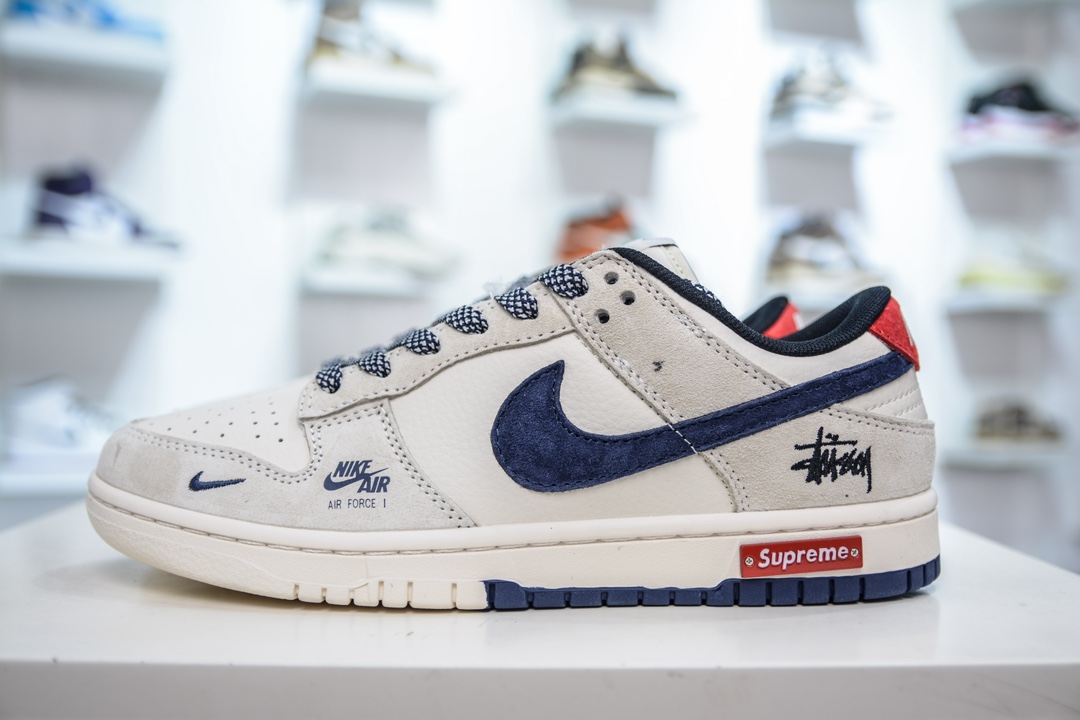 NK SB Dunk Low x Supreme x 斯图西三方联名-米白藏蓝勾  SJ2068-301