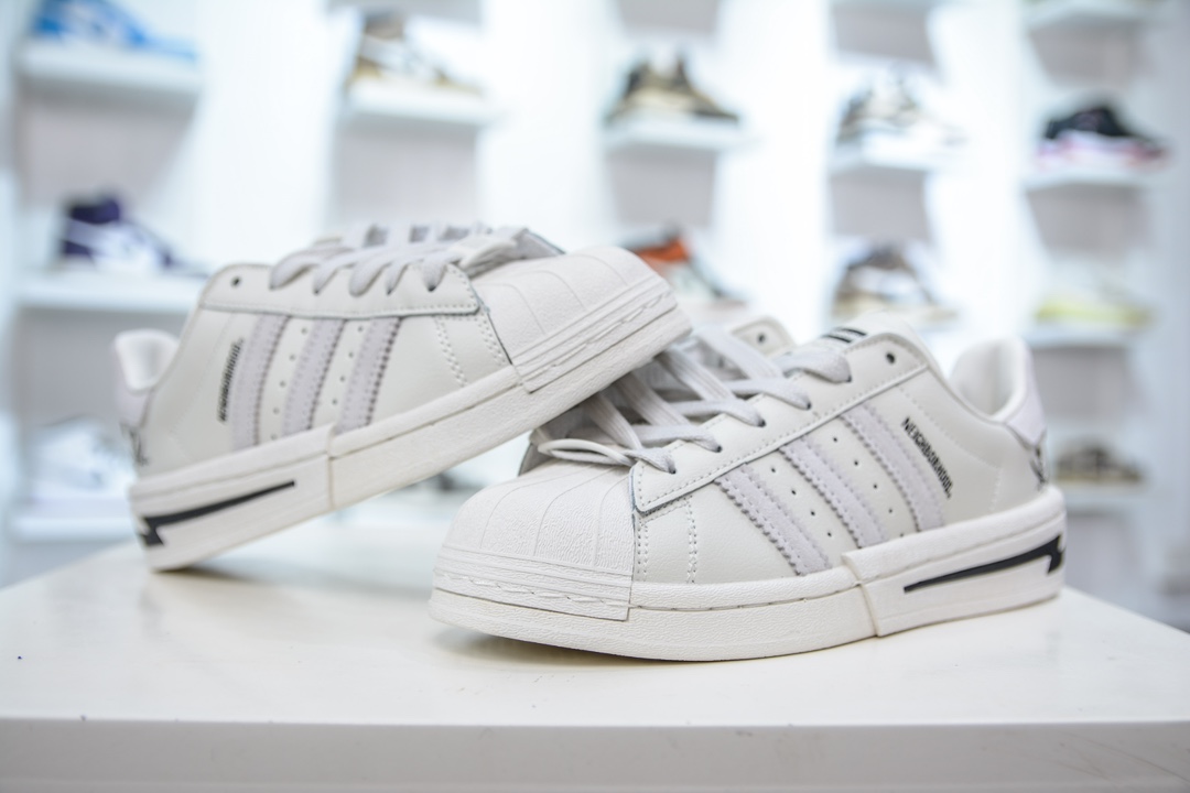 NBHD/NEIGHBORHOOD x Adidas Originals Superstar”Beige Black”经典贝壳头系列低帮百搭休闲运动板鞋   IE6118