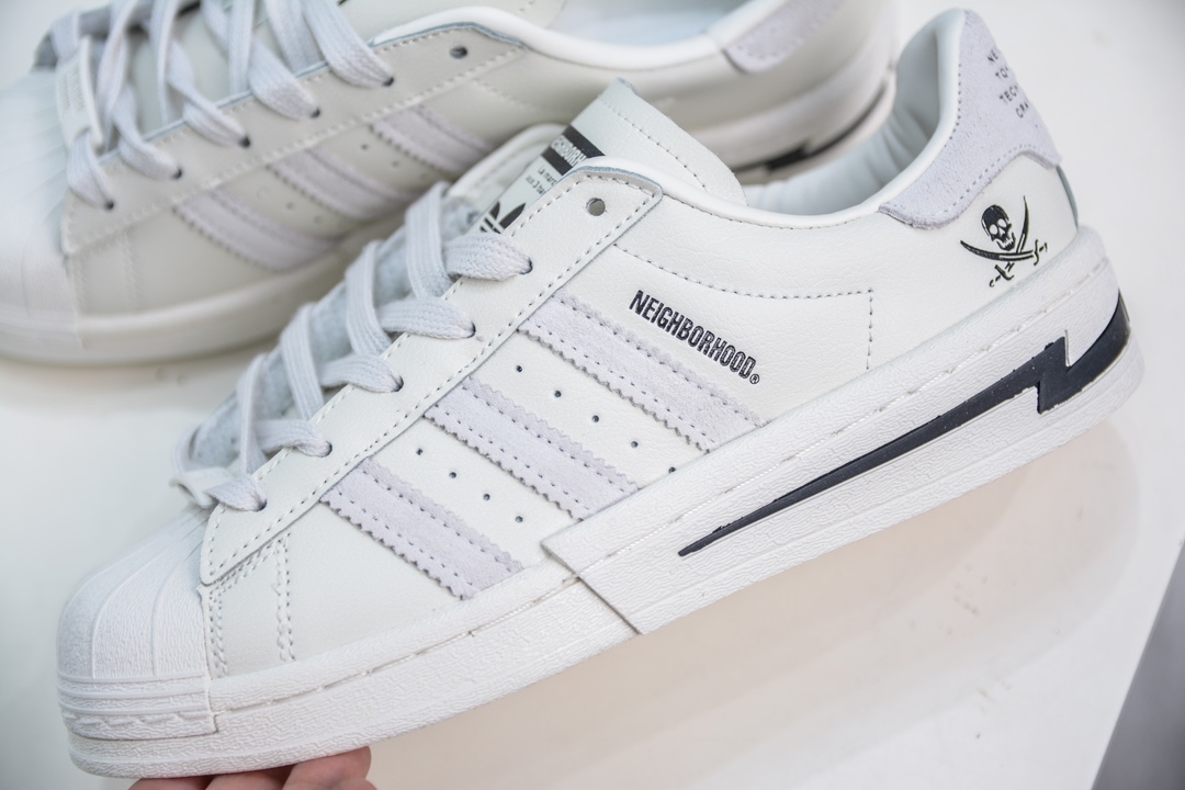 NBHD/NEIGHBORHOOD x Adidas Originals Superstar”Beige Black”经典贝壳头系列低帮百搭休闲运动板鞋   IE6118