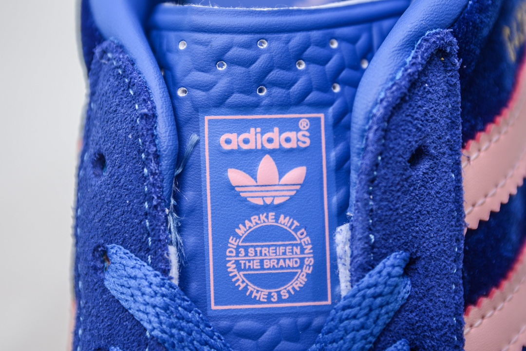 细节图  市面 顶级纯原 【AD】 YH版 adidas originals Gazelle Indoor adidas Originals 便為我們帶來了全新配色的 adidas Gazelle Indoor,版本以梅紅色鞋身配以白色的三槓 Logo 以及海軍藍色的鞋身配以黑色的三槓 Logo,後跟再分別配以紅色以及綠色構成,最後均搭載上半透明的水晶大底,經典的造型讓人愛不釋手. 货号:IG6785 36 36.5 37 38 38.5 39 40 40.5 41 42 42.5 43 44 44.5 45