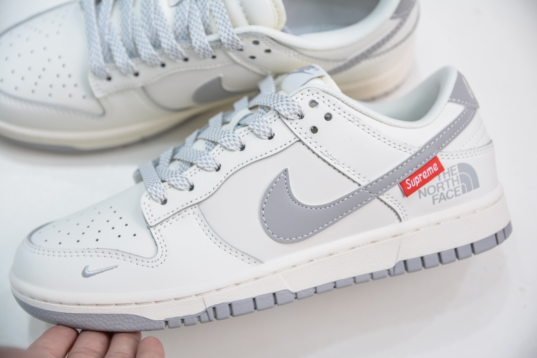 Nike SB Dunk Low x Supreme x The North Face 米灰小钩满天星 XX2025-628