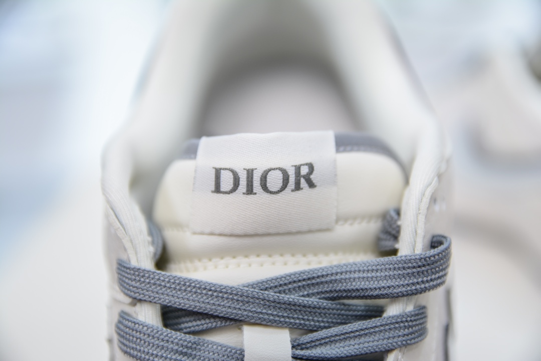 细节图 实拍视频  CX专供 毒版公司货 【NK】 Dior x Nike Dunk 迪奥联名-米白灰深灰双勾 纯原大厂出品 极力推荐 原装头层材料 独家版型蒸餾加工帶來的是更好的视觉和脚感体验大厂纯原品质出货 清洁度 电绣工艺 皮料切割干净无任何毛边 细节完美 货号:XD6188-042