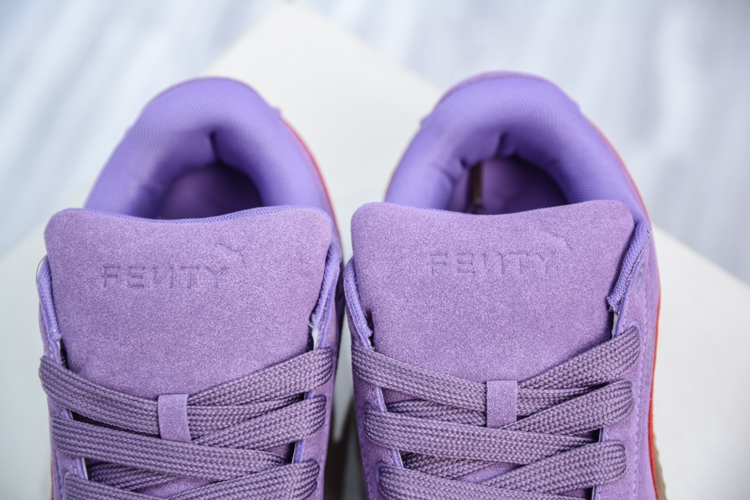 FENTY × PUMA Creeper Phatty鞋款这双鞋子除了继承了Puma最经典的Creeper鞋款的外观 399332-03