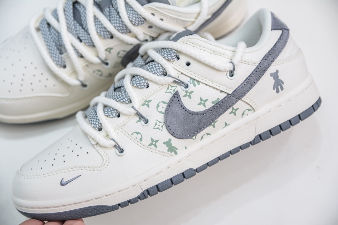 Nike SB Dunk Low x Louis Vuitton x Bearbrick 三方联名 LV 暴力熊 白灰小钩绑带满天星 SJ2068-289