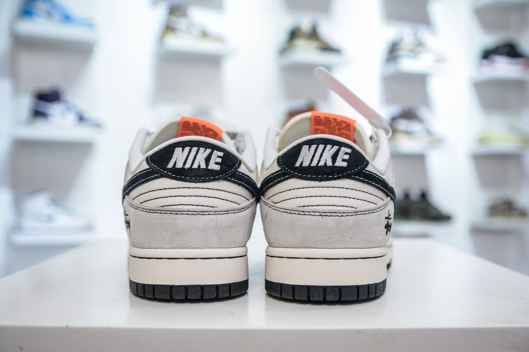 Nike SB Dunk Low x Stussy 斯图西联名-米黑小钩橙布标满天星 MM1089-022