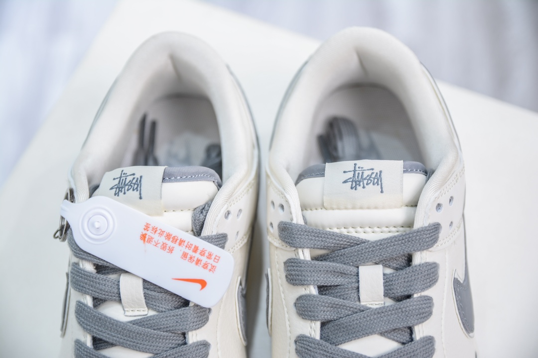 Nike SB Dunk Low x Stussy 斯图西联名-米灰双小钩 DQ1098-382