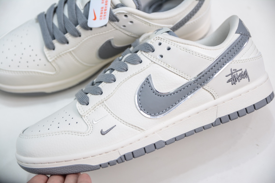 Nike SB Dunk Low x Stussy 斯图西联名-米灰双小钩 DQ1098-382