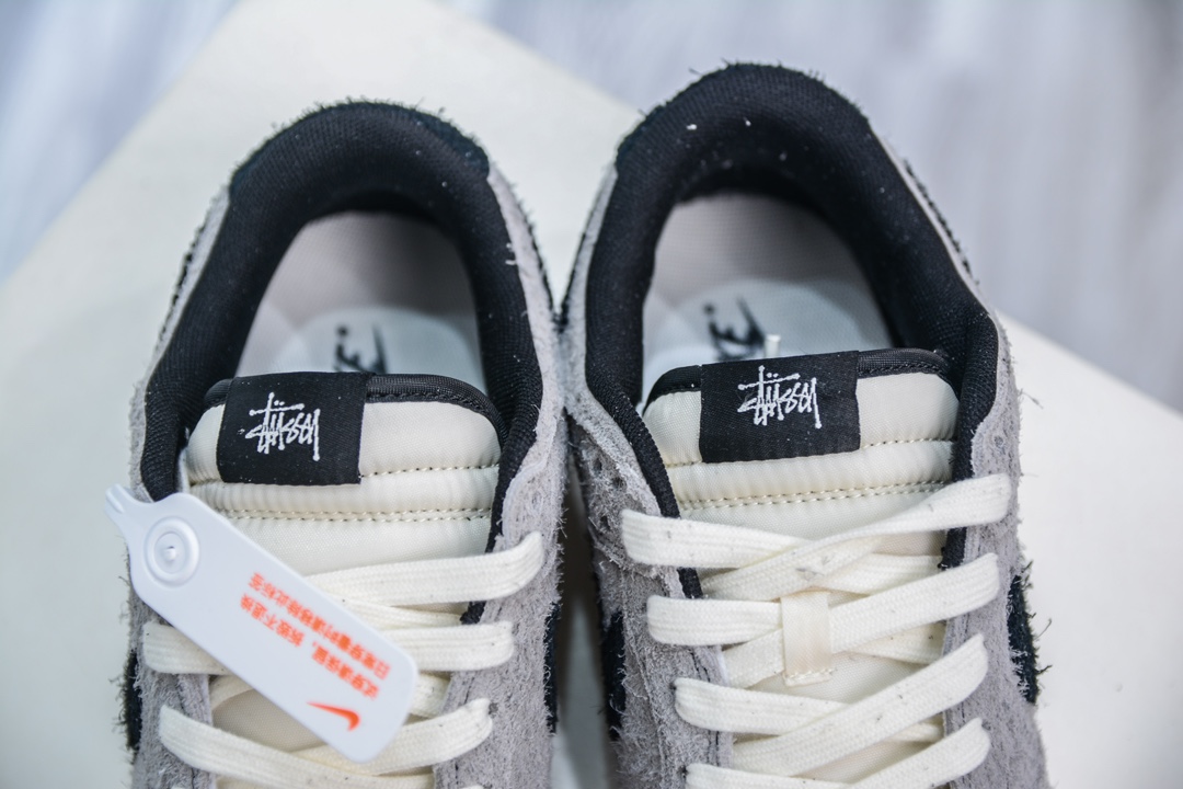 Nike SB Dunk Low x Stussy 斯图西联名-翻毛灰黑钩 MM1089-027