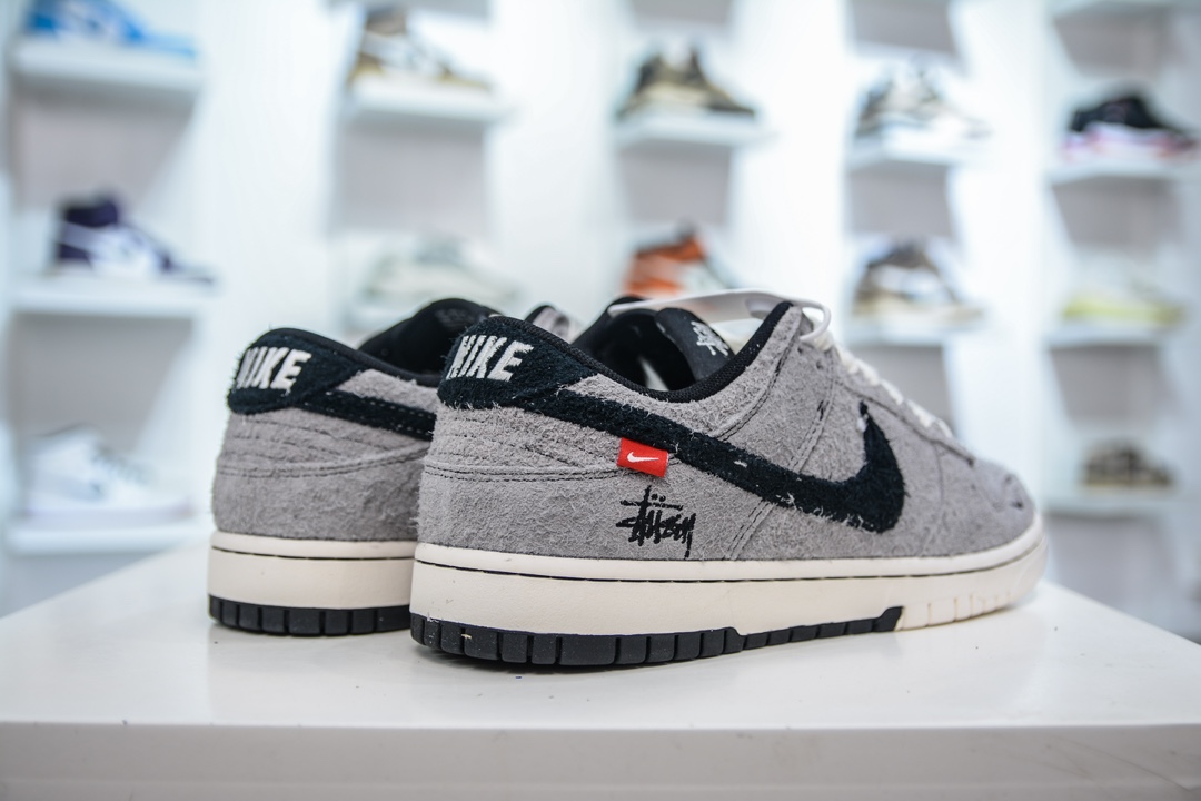 Nike SB Dunk Low x Stussy 斯图西联名-翻毛灰黑钩 MM1089-027