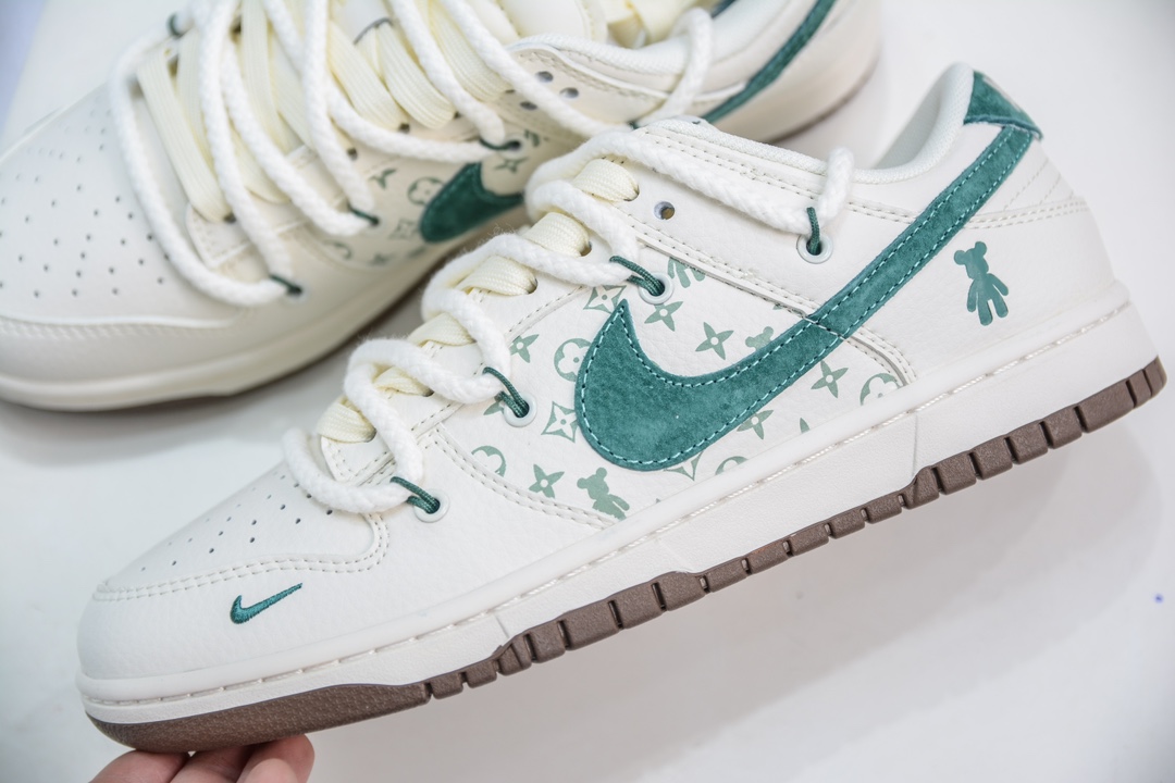 Nike SB Dunk Low x Louis Vuitton x Bearbrick 三方联名 LV 暴力熊 米绿小钩绑带 SJ2068-292