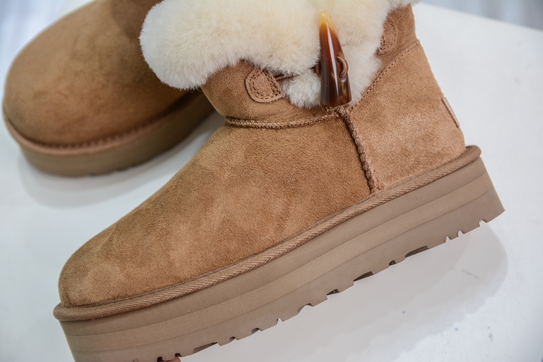 UGG 牛角扣 厚底 全鞋采用ZP同厂 隆丰A级澳洲进口羊皮毛一体