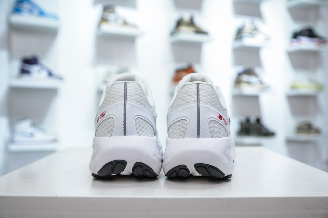 New Balance NB Fresh Foam Evoz舒适耐磨低帮跑步鞋  UTRNWE