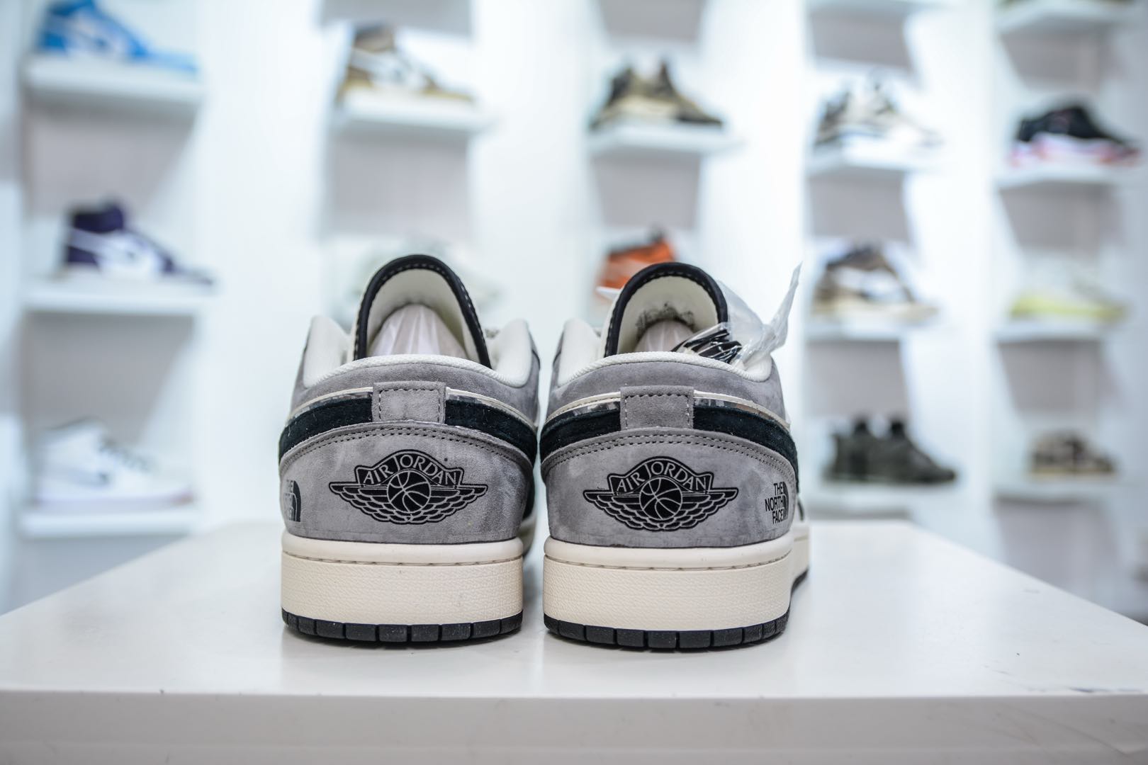 Air Jordan 1 Retro Low x The North Face 北面联名-黑白灰 XX3318-512