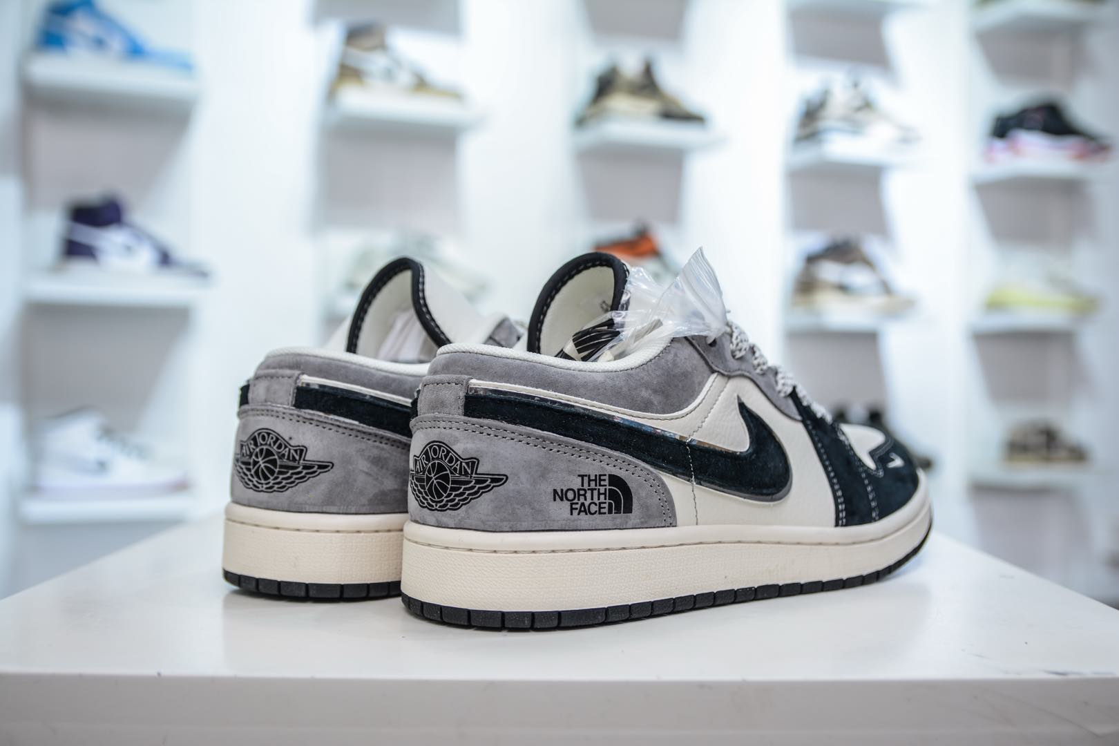 Air Jordan 1 Retro Low x The North Face 北面联名-黑白灰 XX3318-512