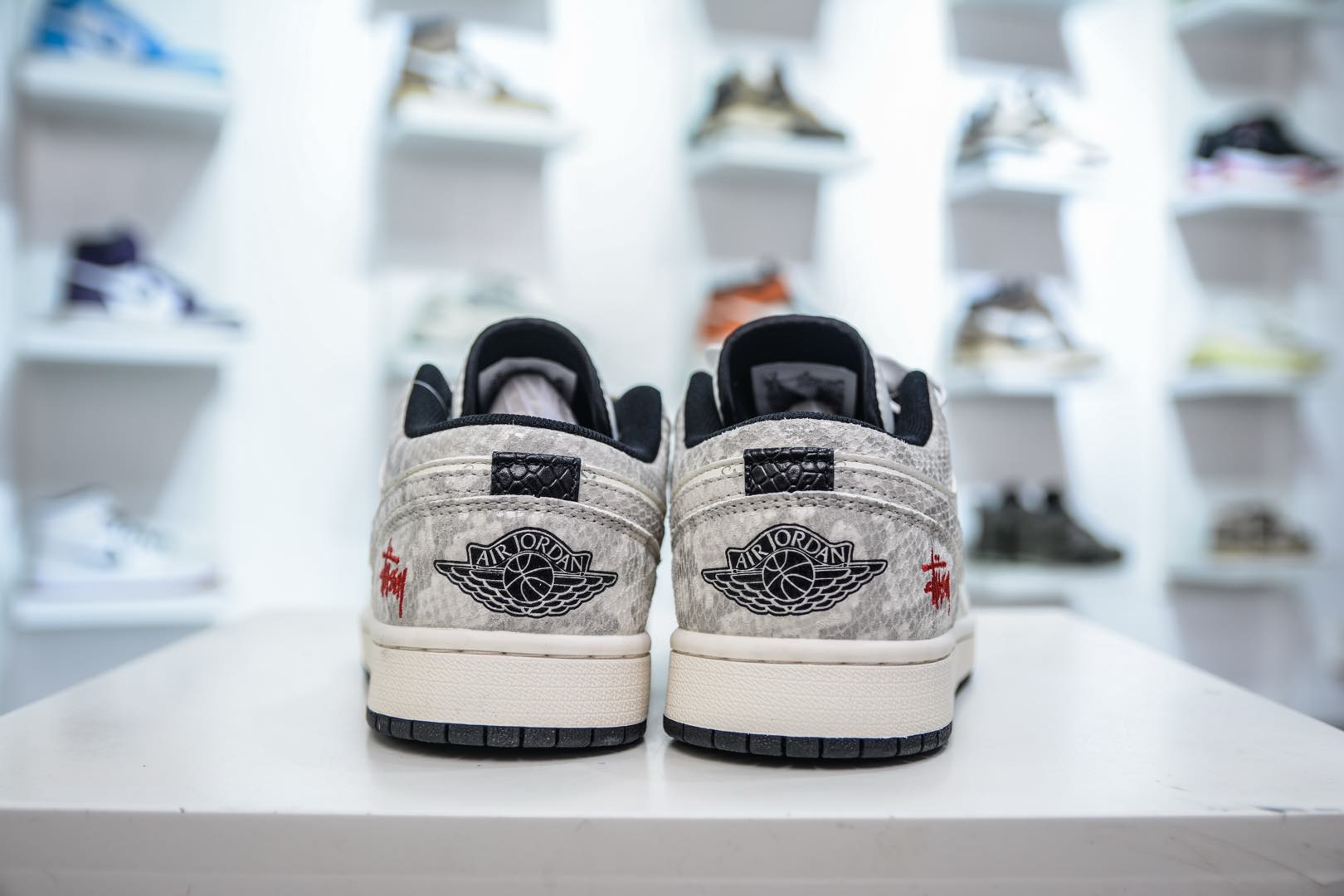 Air Jordan 1 Retro Low x Stussy 斯图西联名-灰蛇纹  FC1688-200