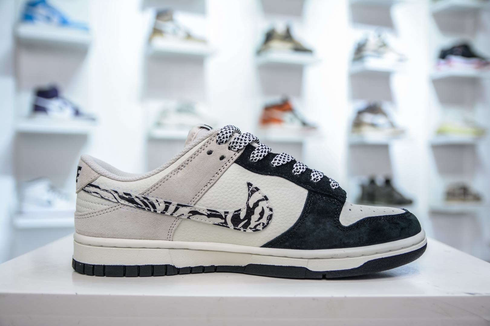 Nike SB Dunk Low x Stussy 斯图西联名-白黑斑马  DJ2024-060