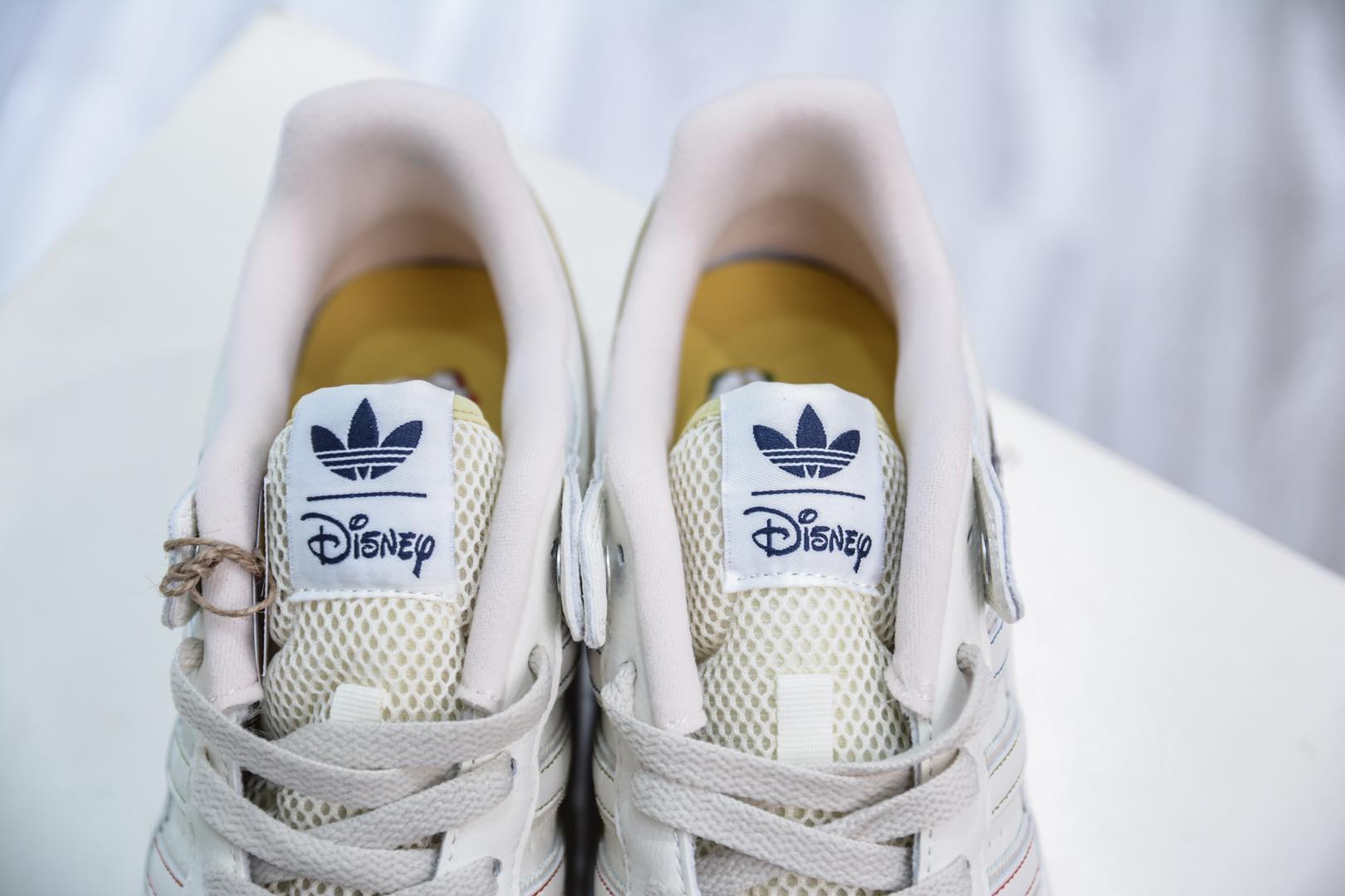 海外渠道版 原盒原标 Adidas Forum Low CL x Disney/迪士尼 三叶草低邦 经典魔术贴复古板鞋    JR5457