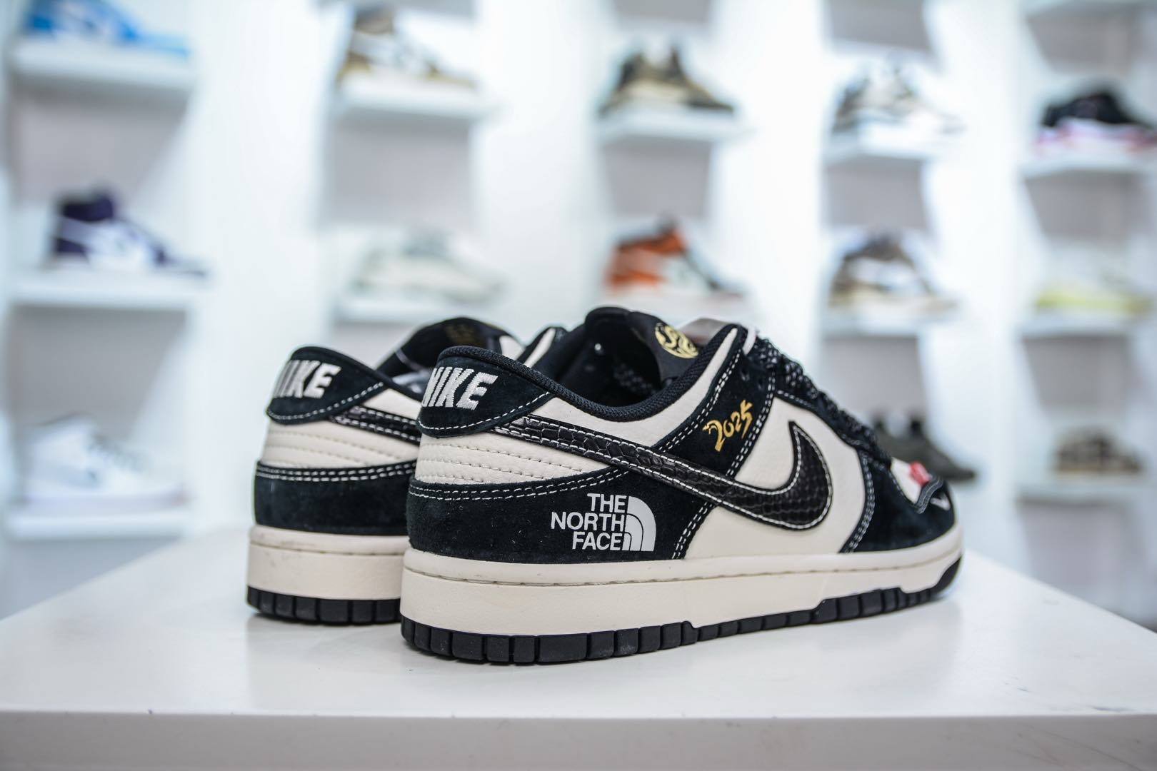 Nike SB Dunk Low x The North Face 北面联名-蛇年限定黑白   FC1688-210