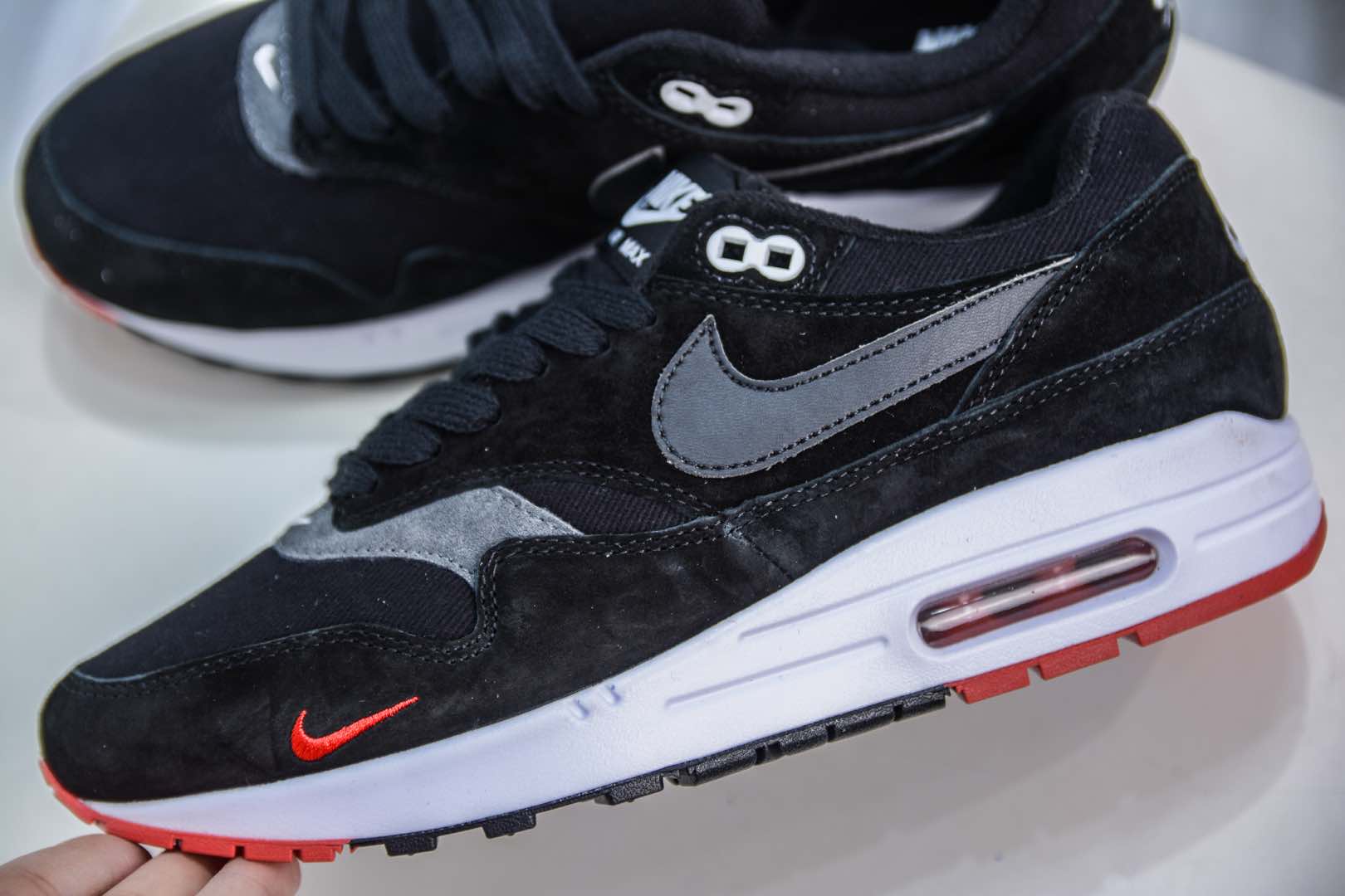 NK Air Max 1 初代复古气垫慢跑鞋 由Tinker Hatfeld和Mark Parker在1987年设计 FV6530-002