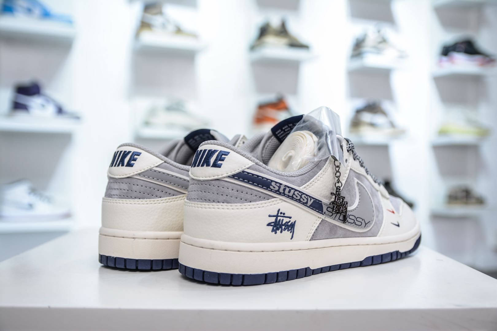 Nike SB Dunk Low x The North Face 北面联名-米灰印花灰勾  DM6868-009