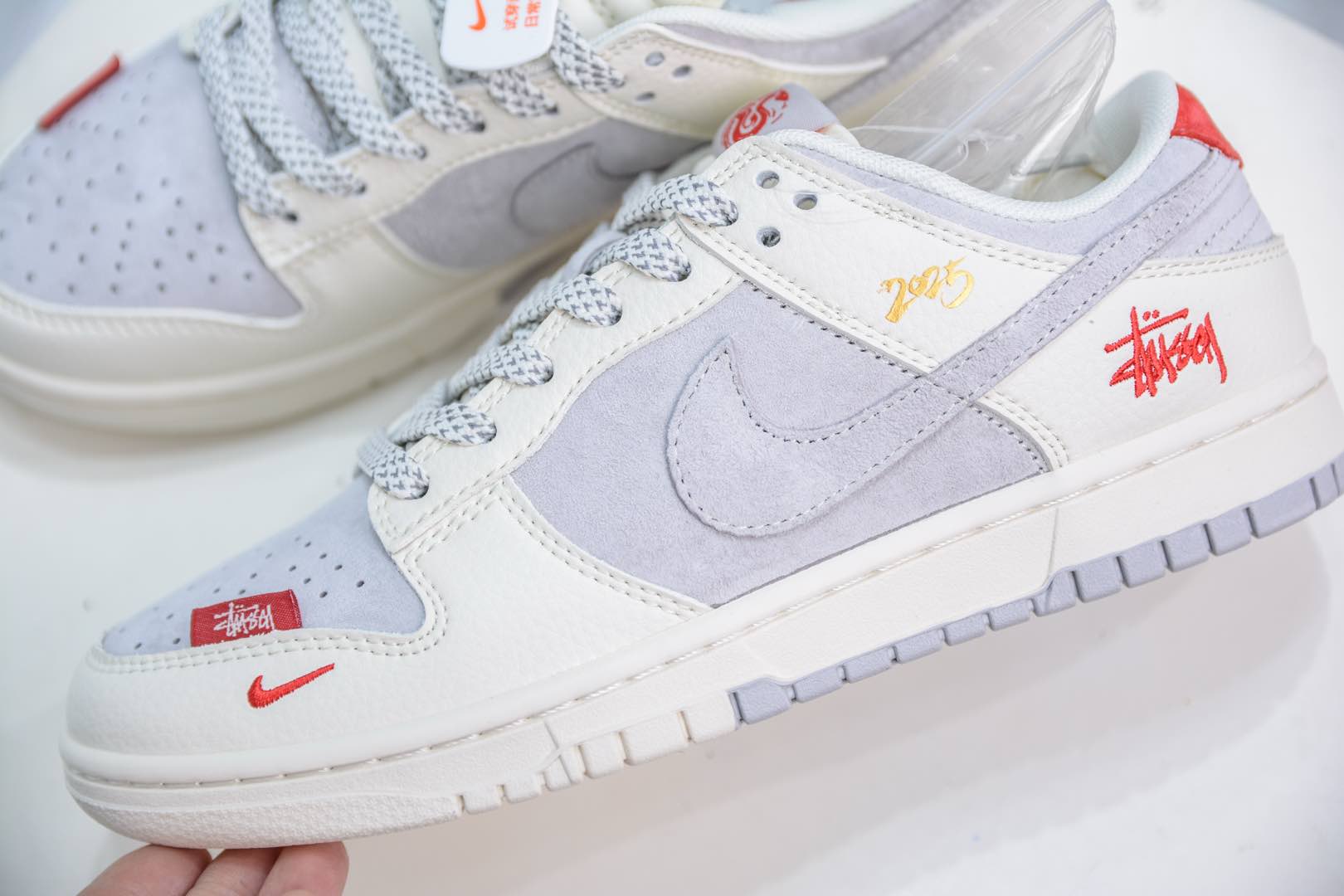 Nike SB Dunk Low x Stussy 斯图西联名-米灰红 FC1688-206