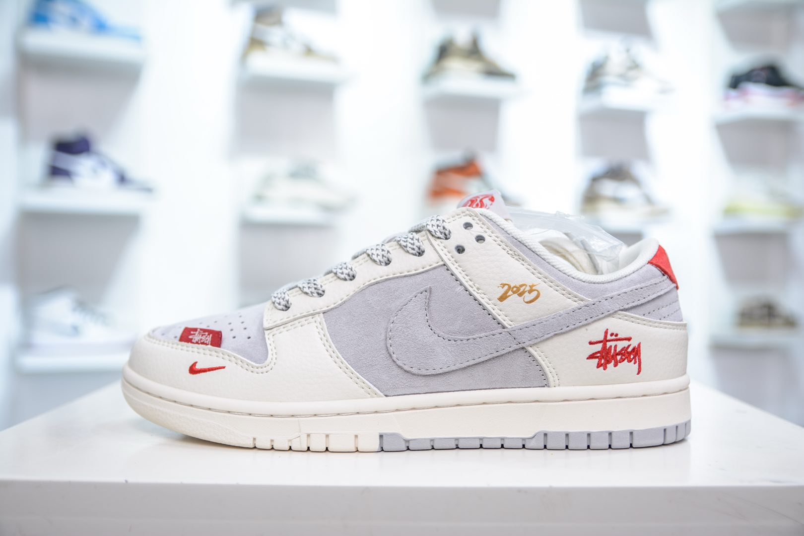 Nike SB Dunk Low x Stussy 斯图西联名-米灰红 FC1688-206