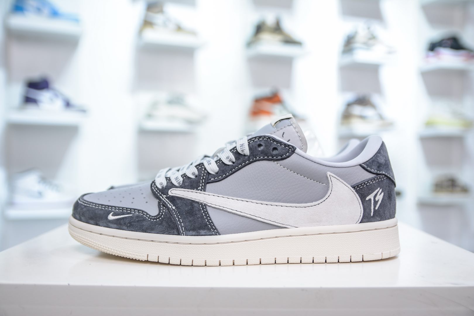 Travis Scott x Air Jordan 1 Low TS联名-交通灰 倒钩低帮联名定制配色 CF3688-055