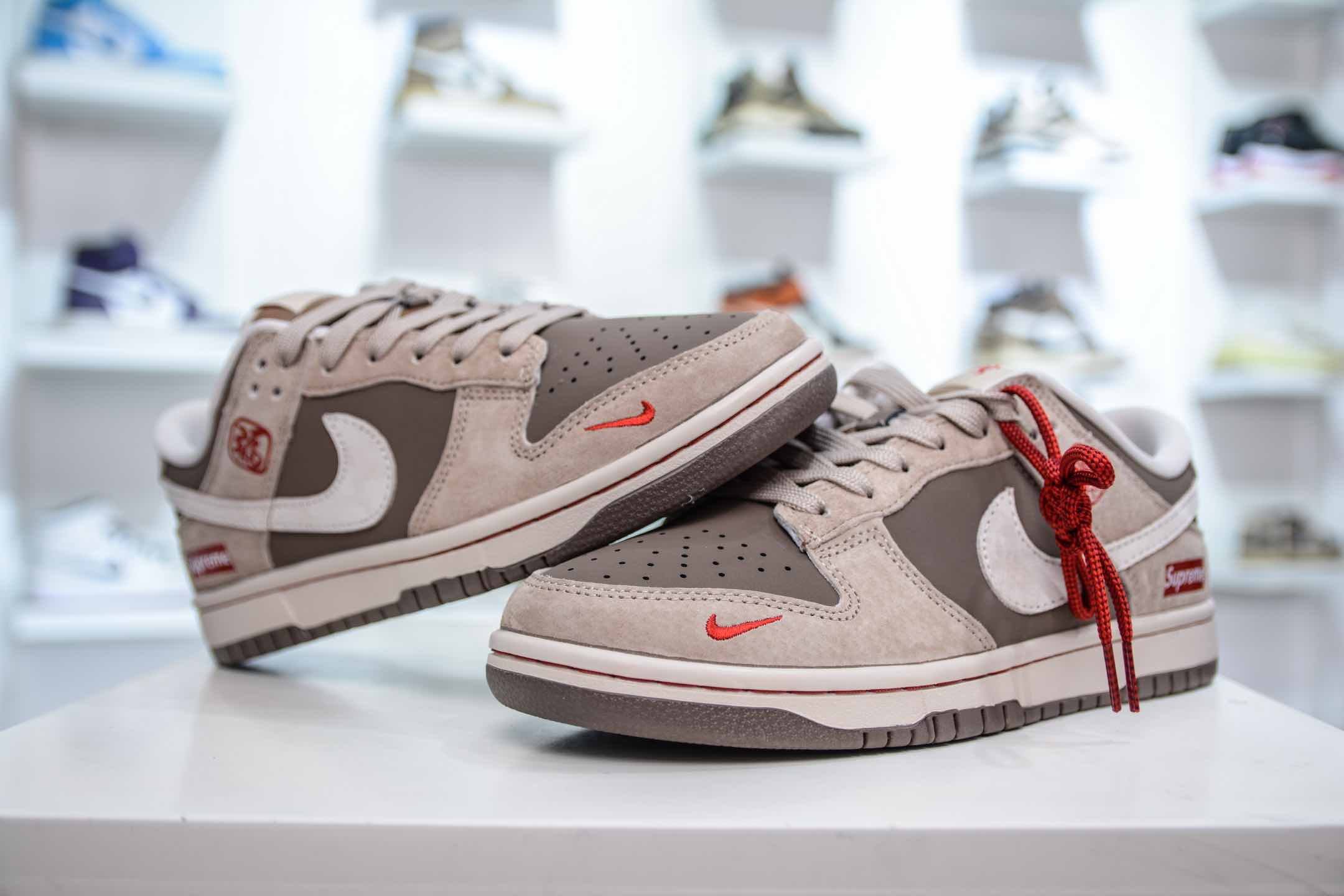 Nike SB Dunk Low x Supreme SUP蛇年限定-卡其灰红  AG3702-851