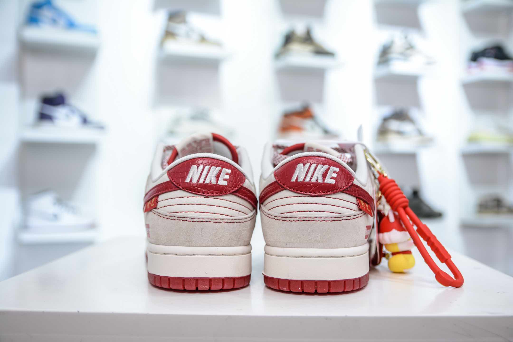 Nike SB Dunk Low x Supreme SUP蛇年限定 米白红   HH7518-029