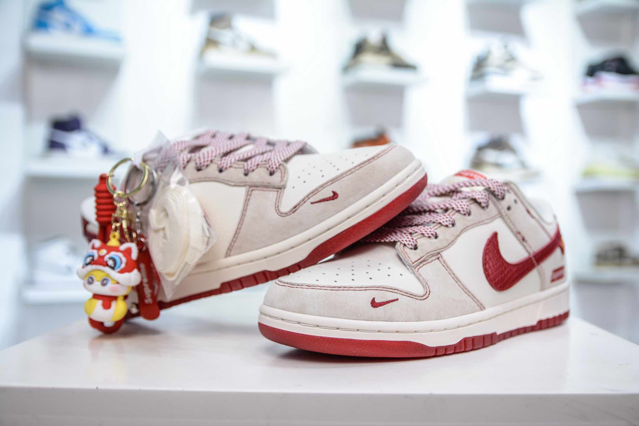 Nike SB Dunk Low x Supreme SUP蛇年限定 米白红   HH7518-029